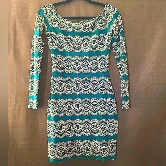 Gianni Bini Dresses & Skirts - Gianni Bini Lace Bodycon Dress Green Gold Long Sleeve Holiday Party XS